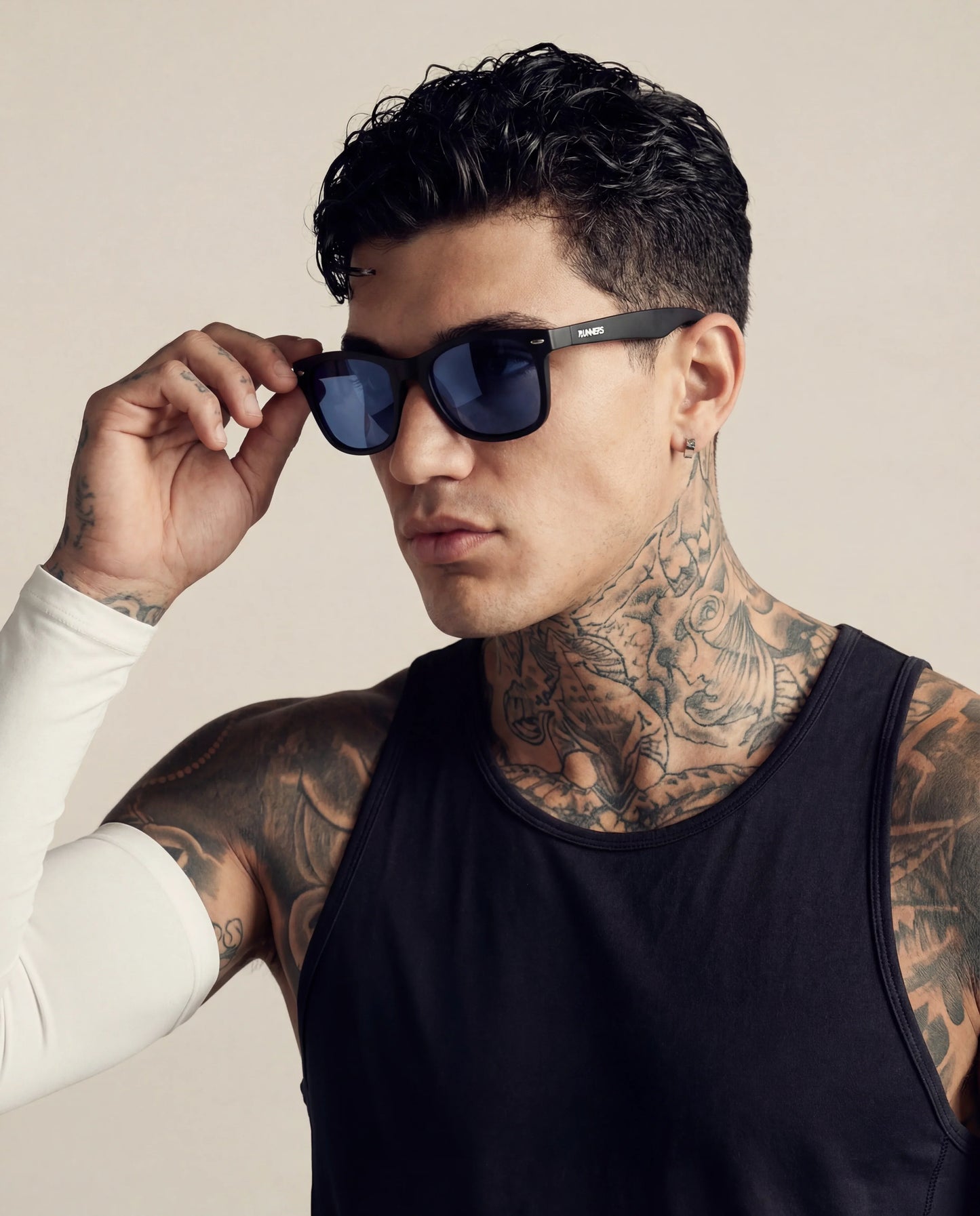 Lunettes de soleil de sport carrées noires - Polarisées UV400 pour hommes et femmes