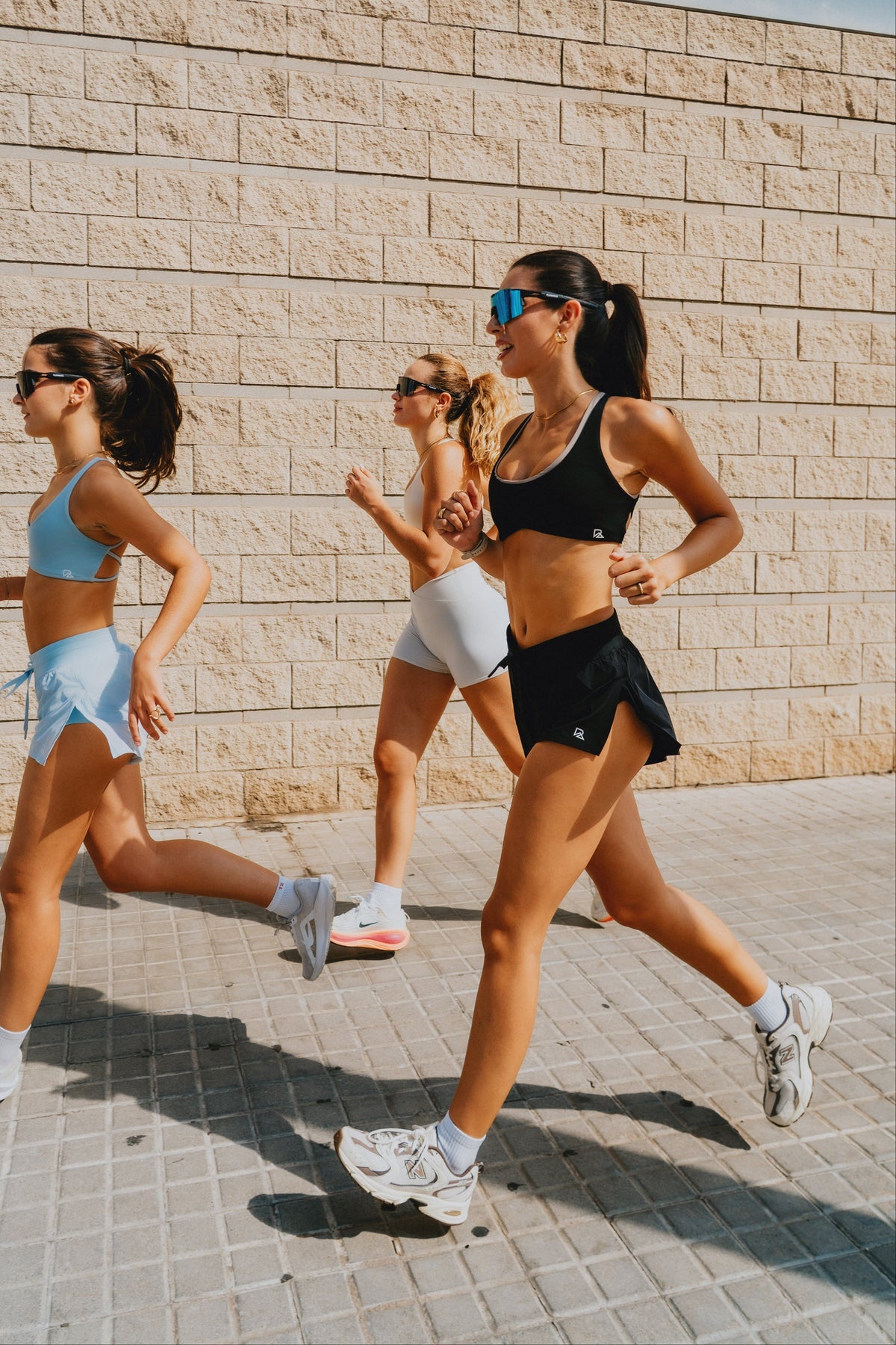 Short court noir effronté | Course et entraînements pour femmes | Runner's Athletics